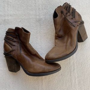 Steve Madden Raglin Block Heel Booties size 8